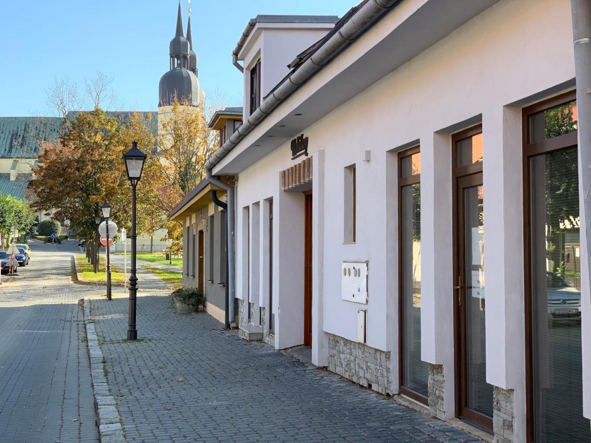 Penzion Holiday Trnava Exteriör bild