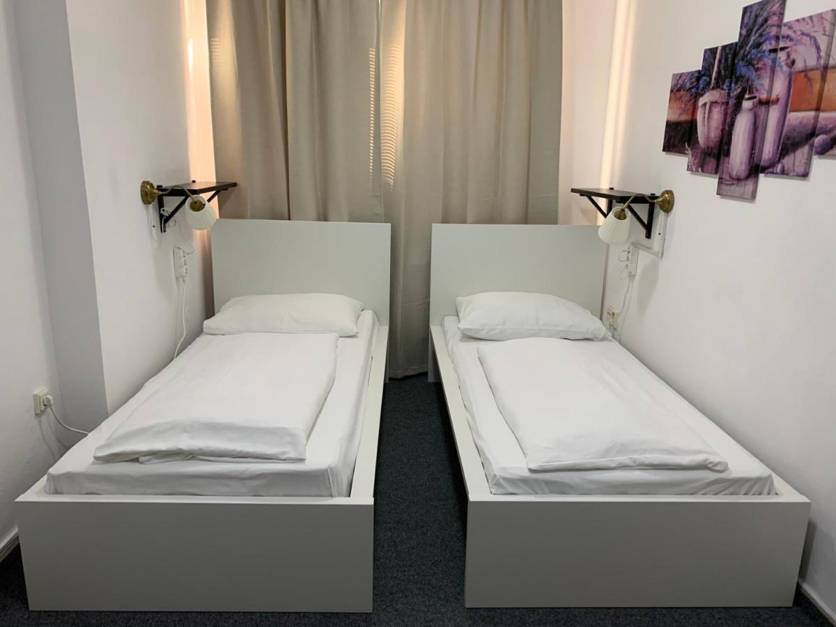 Penzion Holiday Trnava Exteriör bild
