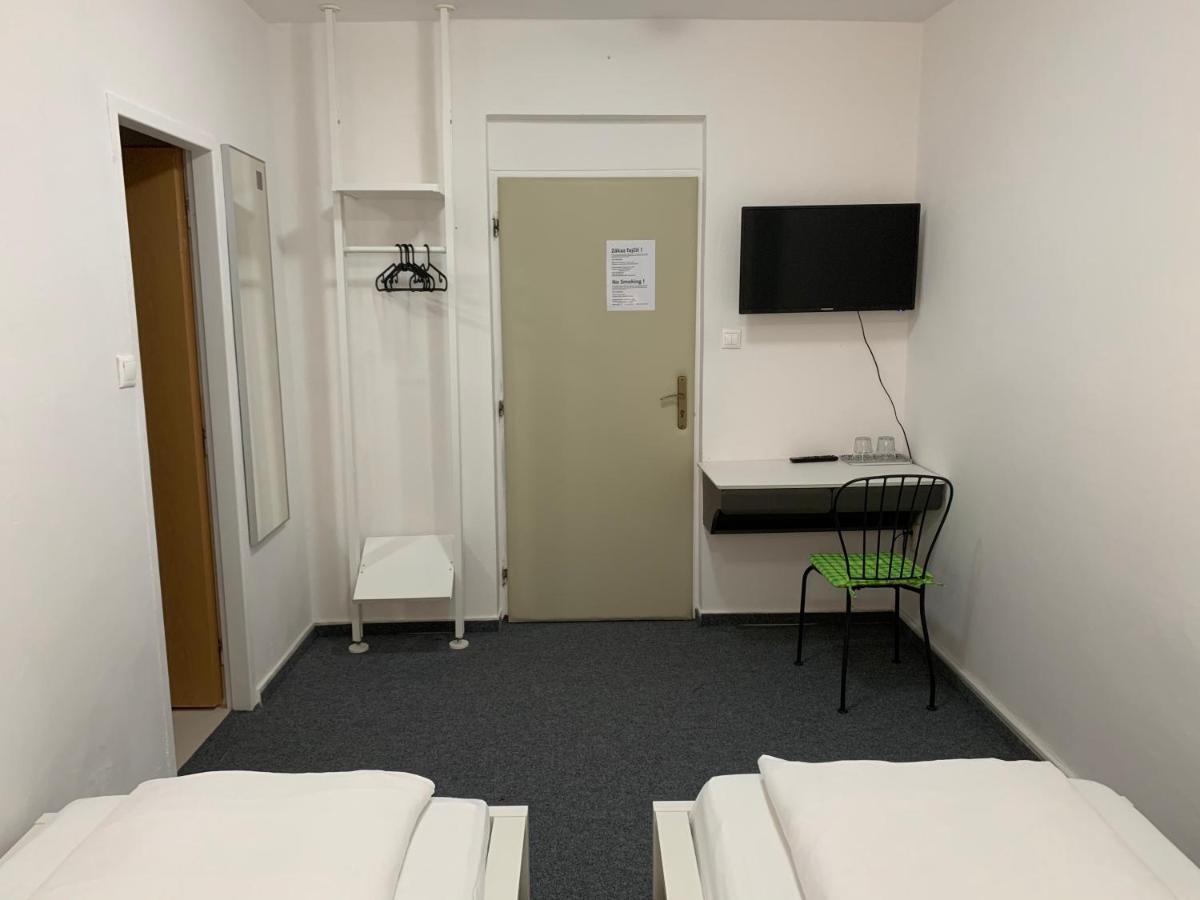 Penzion Holiday Trnava Exteriör bild