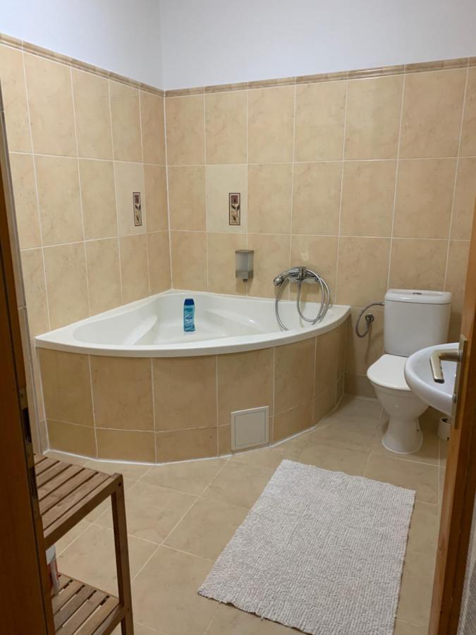 Penzion Holiday Trnava Exteriör bild