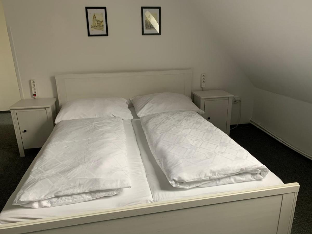 Penzion Holiday Trnava Exteriör bild