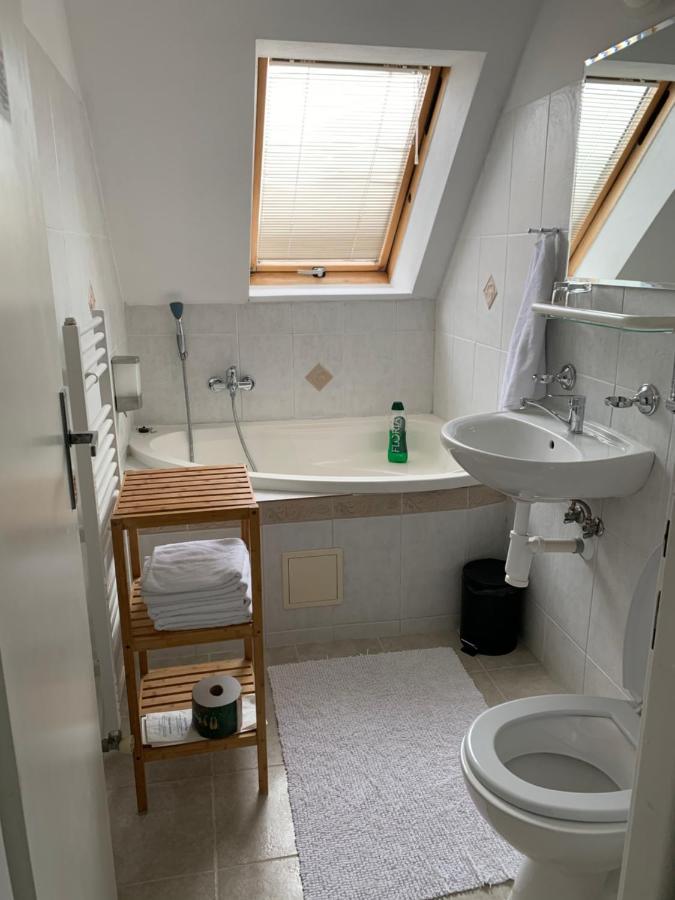 Penzion Holiday Trnava Exteriör bild