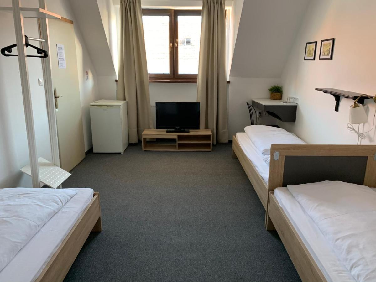 Penzion Holiday Trnava Exteriör bild