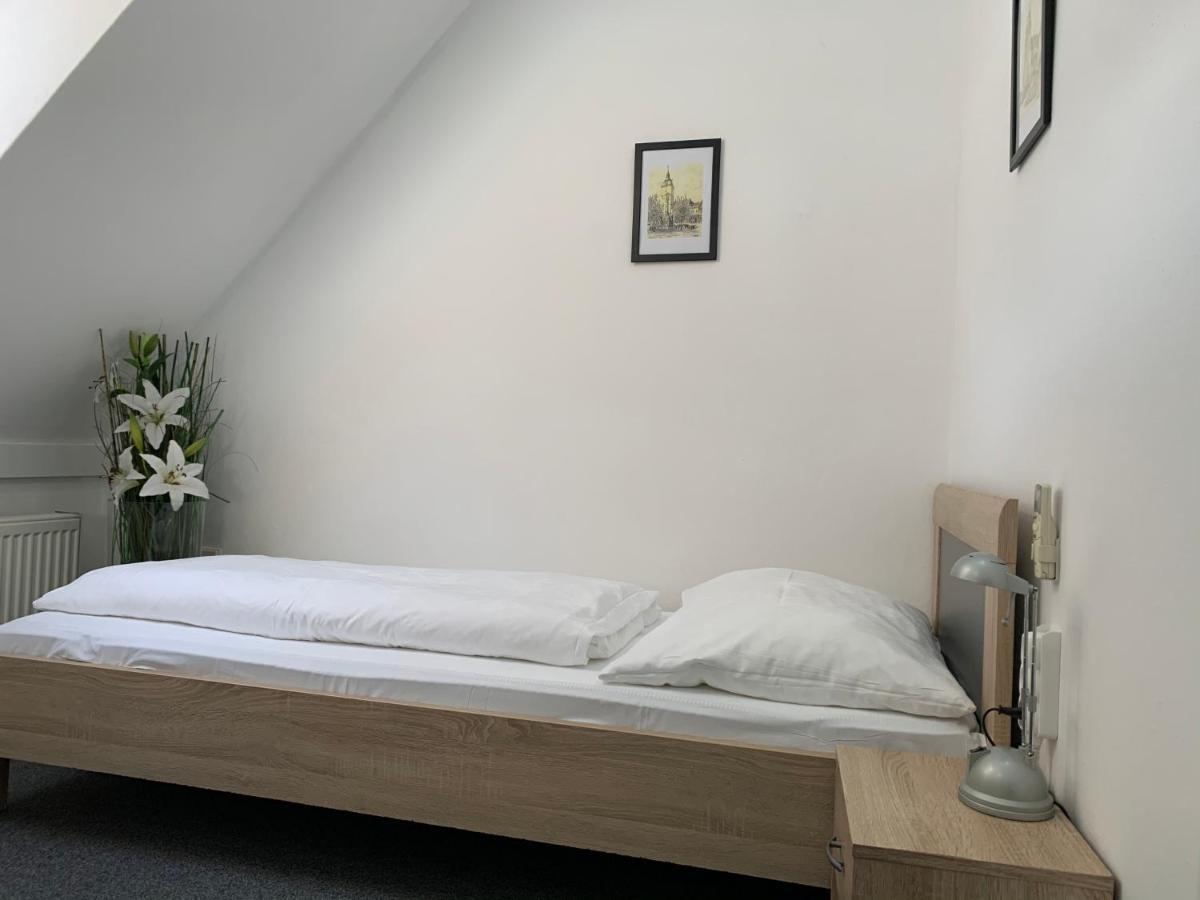 Penzion Holiday Trnava Exteriör bild